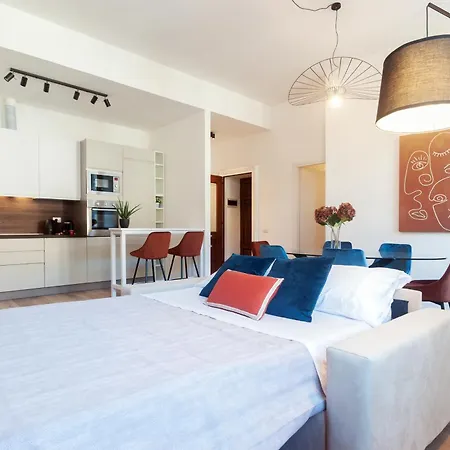 Vittani Palace - The Red Como