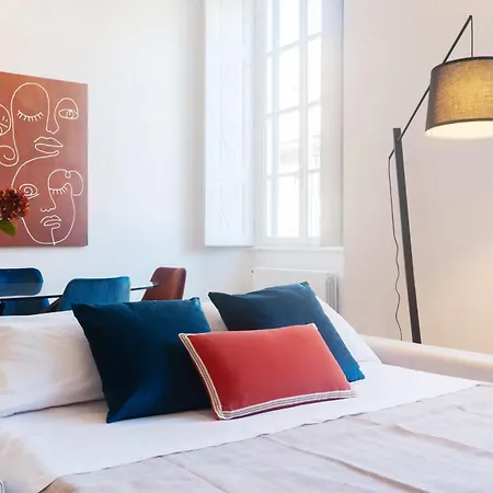 Vittani Palace - The Red コモ