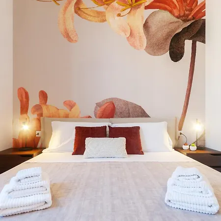 Vittani Palace - The Red * コモ