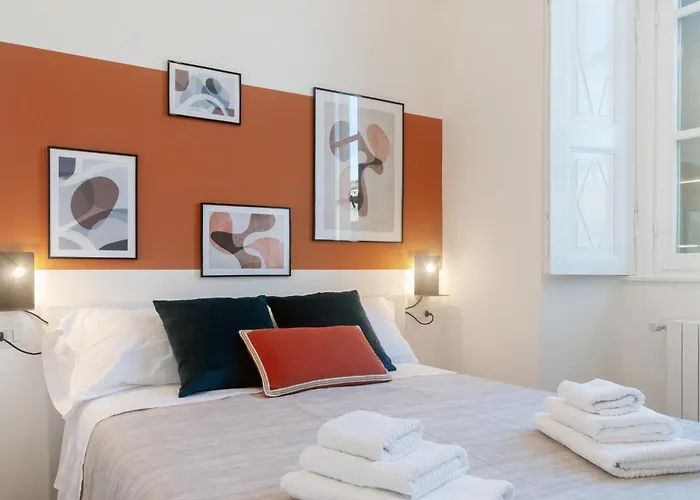 Vittani Palace - The Red Como