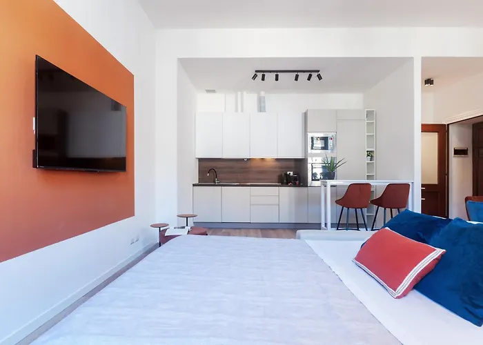 Vittani Palace - The Red Como