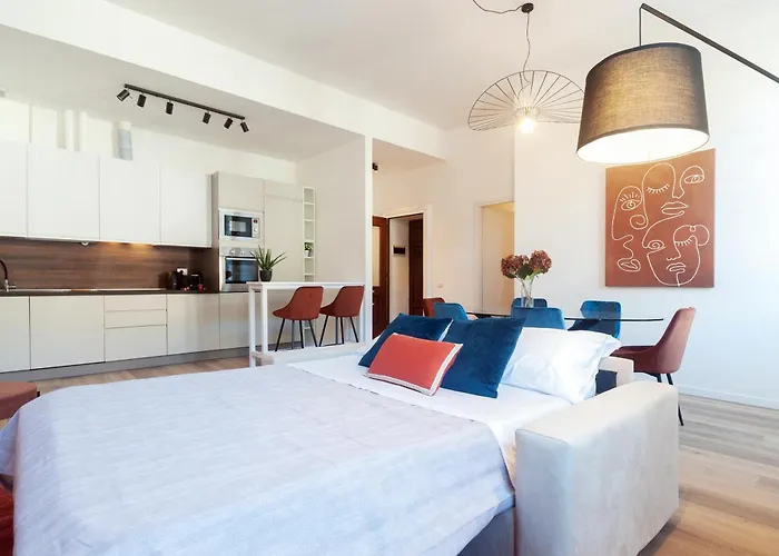 Vittani Palace - The Red Como