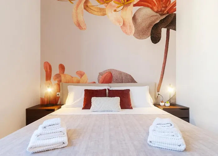 Vittani Palace - The Red * コモ